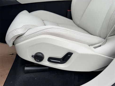 New 2026 Volvo XC90 T8 Ultra w/ Protection Package Premier image 17