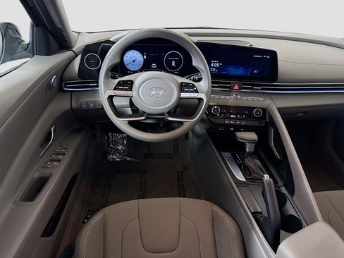 Used 2024 Hyundai Elantra SEL image 17