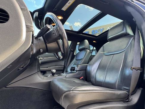 Used 2014 Chrysler 300 C image 22