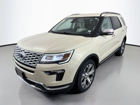 Used 2018 Ford Explorer Platinum AWD/4WD image 3