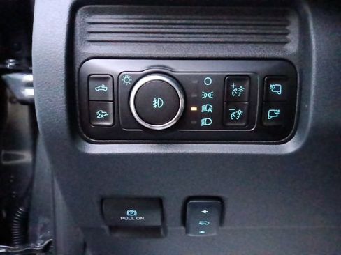 New 2026 Ford F250 Lariat w/ Black Appearance Package image 17