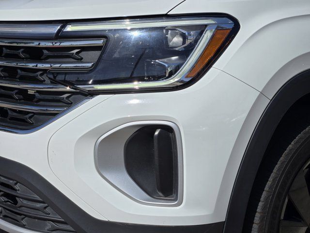 Used 2024 Volkswagen Atlas SE w/ Panoramic Sunroof Package FWD image 9