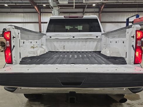 Used 2023 Chevrolet Silverado 2500 LT image 12