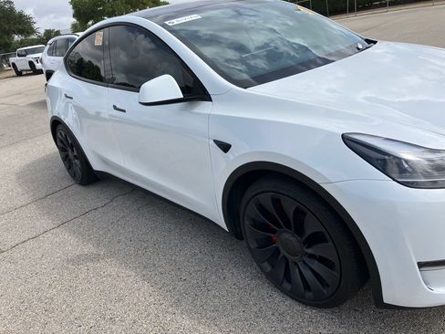 Used 2024 Tesla Model Y Performance AWD/4WD image 3