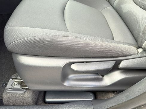 Used 2022 Toyota Corolla Cross LE image 16