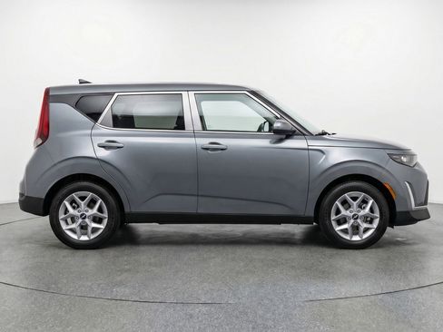 Used 2025 Kia Soul LX w/ LX Technology Package image 11