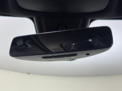 Used 2022 Mercedes-Benz GLB 250 w/ Premium Package Lite image 33