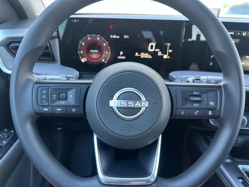 Used 2025 Nissan Kicks SV AWD/4WD image 24