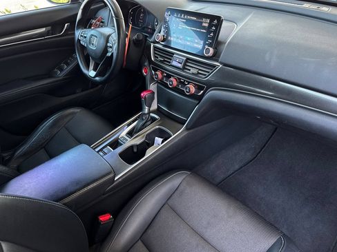 Used 2018 Honda Accord Sport image 17