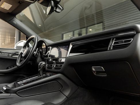 Certified 2024 Porsche Macan AWD/4WD image 45
