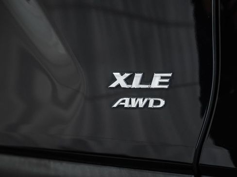 Used 2020 Toyota RAV4 XLE Premium image 7