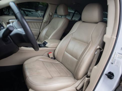 Used 2018 Ford Taurus SEL w/ Equipment Group 201A image 19