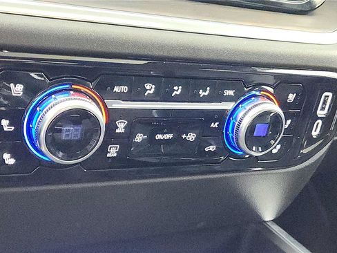 Used 2022 GMC Sierra 1500 SLT w/ SLT Convenience Package image 28