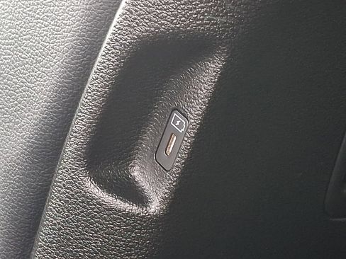 Used 2023 Kia Telluride EX w/ EX Captain's Chair Package image 12