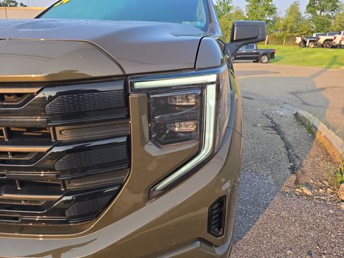 Used 2024 GMC Sierra 1500 Elevation AWD/4WD image 10