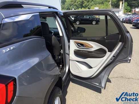 Used 2019 GMC Terrain SLE w/ Driver Convenience Package image 34