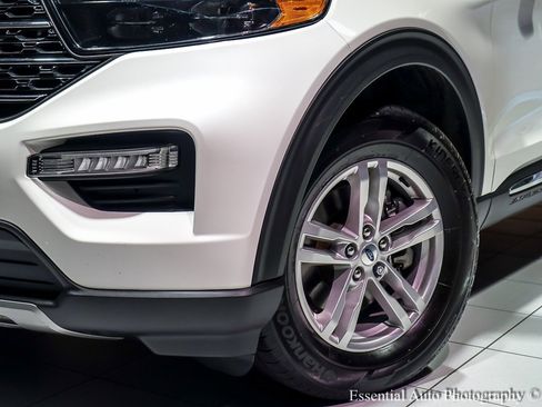 Used 2022 Ford Explorer XLT w/ Equipment Group 202A image 5