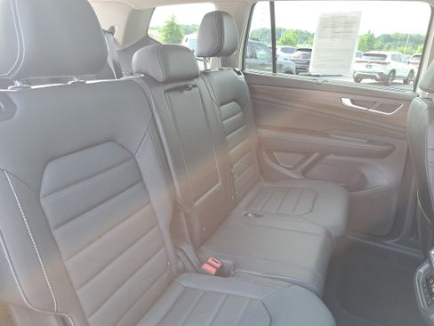 Certified 2024 Volkswagen Atlas SEL AWD/4WD image 12