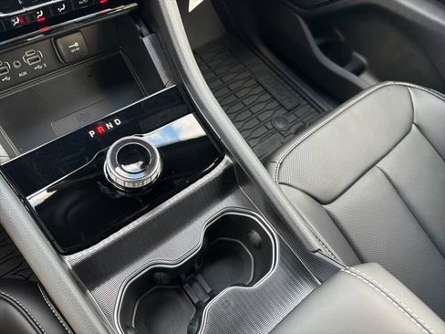 Used 2025 Jeep Grand Cherokee Limited w/ Luxury Tech Group II RWD image 20