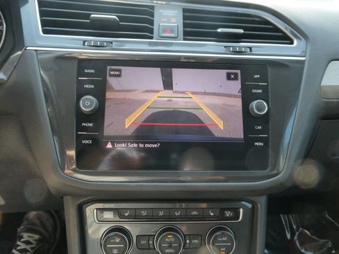Used 2018 Volkswagen Tiguan SE AWD/4WD image 21