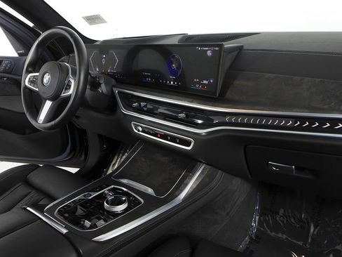 Used 2024 BMW X7 xDrive40i w/ Executive Package image 13
