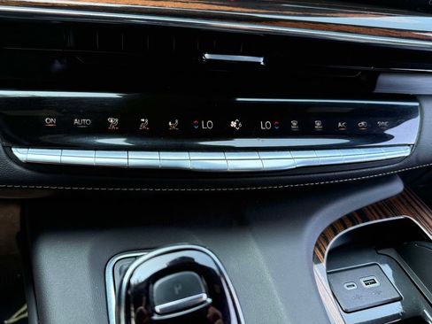 Used 2023 Cadillac Escalade ESV Luxury AWD/4WD image 26