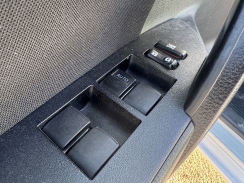 Used 2016 Toyota Corolla LE image 11