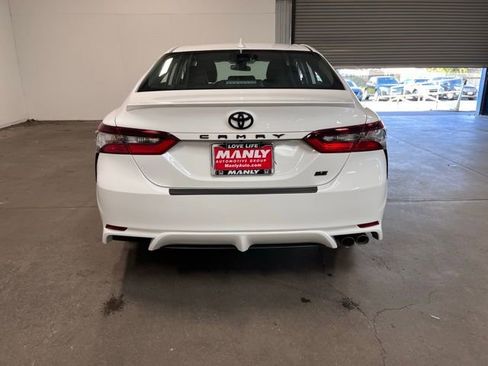 Used 2022 Toyota Camry SE image 4