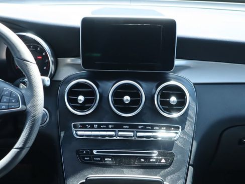 Used 2019 Mercedes-Benz GLC 300 image 8