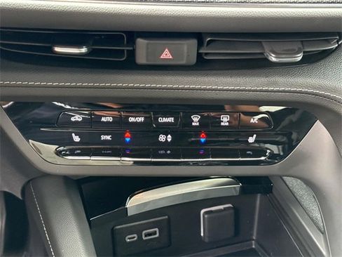 Used 2023 Buick Envision Essence image 21