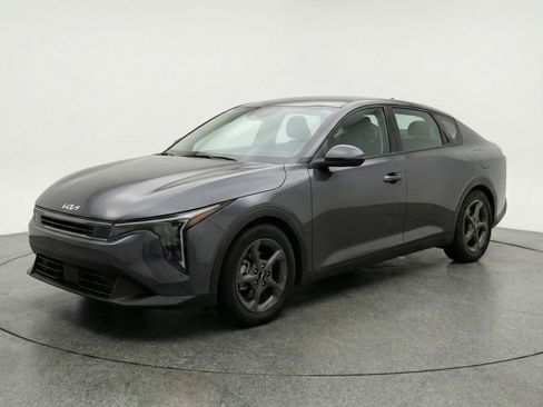 Used 2025 Kia K4 FWD image 3