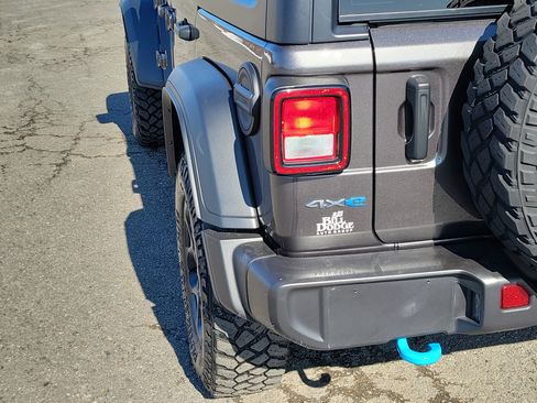 Used 2023 Jeep Wrangler Unlimited w/ Cold Weather Group image 11