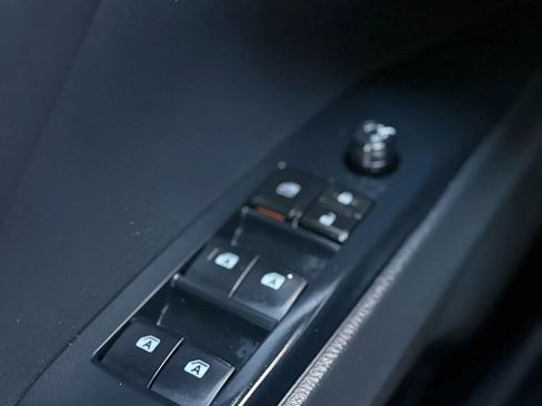 Used 2018 Toyota Camry SE image 33