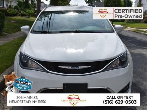 Used 2025 Chrysler Pacifica Select FWD image 1