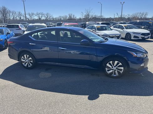 Used 2020 Nissan Altima 2.5 S image 3