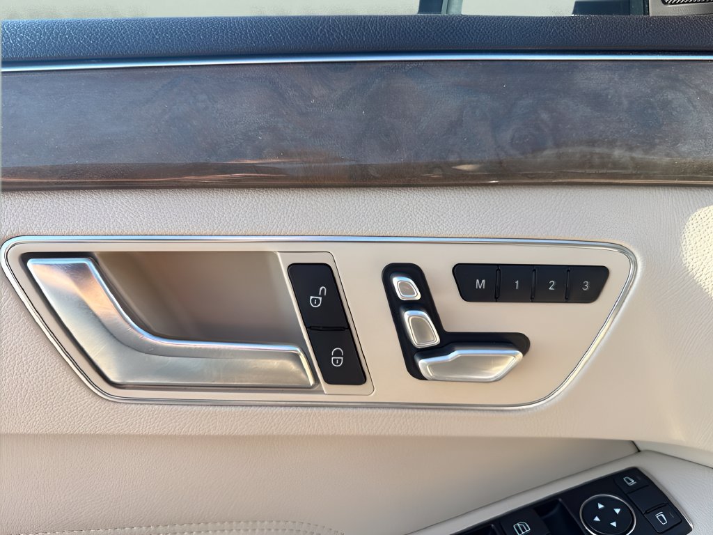 Used 2014 Mercedes-Benz E 350 4MATIC Sedan image 11