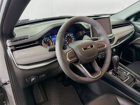 Used 2024 Jeep Compass Latitude w/ Sun and Sound Group AWD/4WD image 9