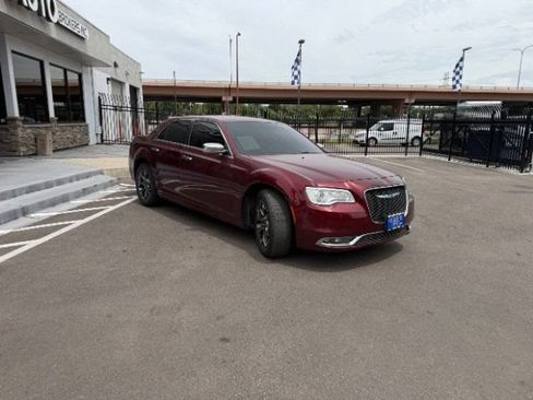 Used 2019 Chrysler 300 Limited AWD/4WD image 15