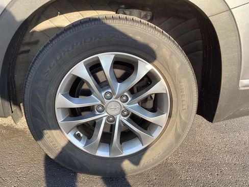 Used 2019 Hyundai Santa Fe SE FWD image 6