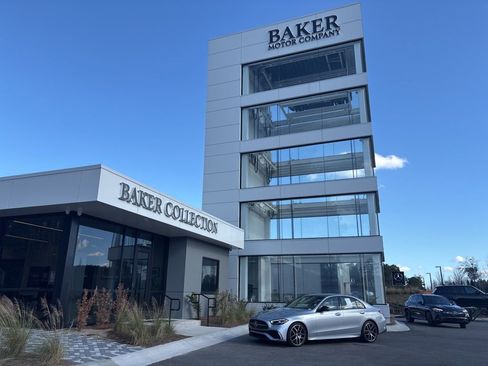 Used 2024 Mercedes-Benz C 300 Sedan image 2