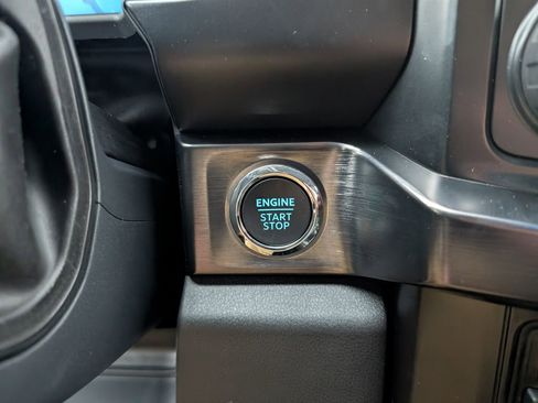 New 2026 Ford F250 Lariat w/ Black Appearance Package image 19