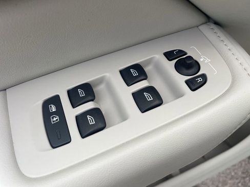 Certified 2023 Volvo XC60 B5 Plus w/ Climate Package image 20