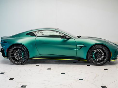 Used 2025 Aston Martin V8 Vantage Coupe image 38