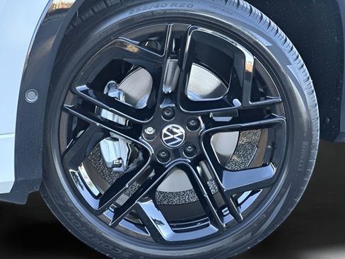 New 2026 Volkswagen Tiguan SE R-Line image 10