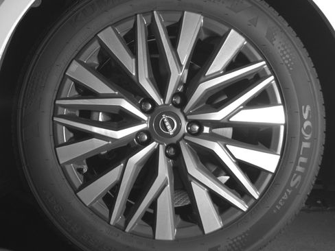 Used 2025 Nissan Altima 2.5 SV FWD image 12