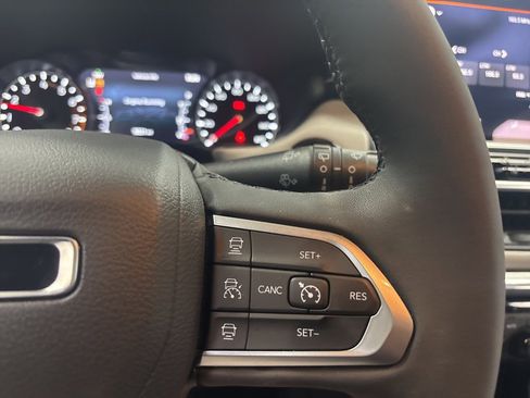 Used 2024 Jeep Compass Limited image 16