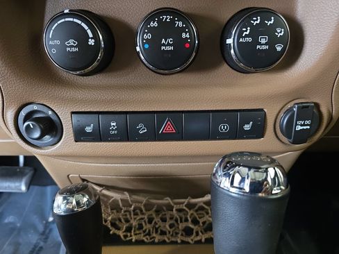 Used 2016 Jeep Wrangler Unlimited Sahara w/ Dual Top Group AWD/4WD image 26