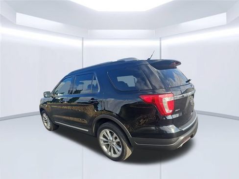 Used 2018 Ford Explorer XLT w/ Equipment Group 202A AWD/4WD image 3