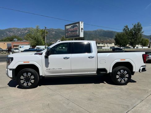 Used 2024 GMC Sierra 3500 Denali w/ Denali Reserve Package AWD/4WD image 2