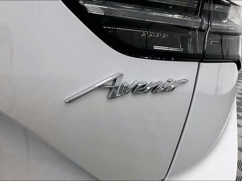 Used 2023 Buick Envision Avenir image 9